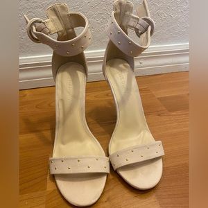 Fashion nova heels in size 7.